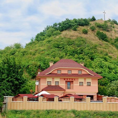 Magnat Hotel Mukacheve Exterior photo