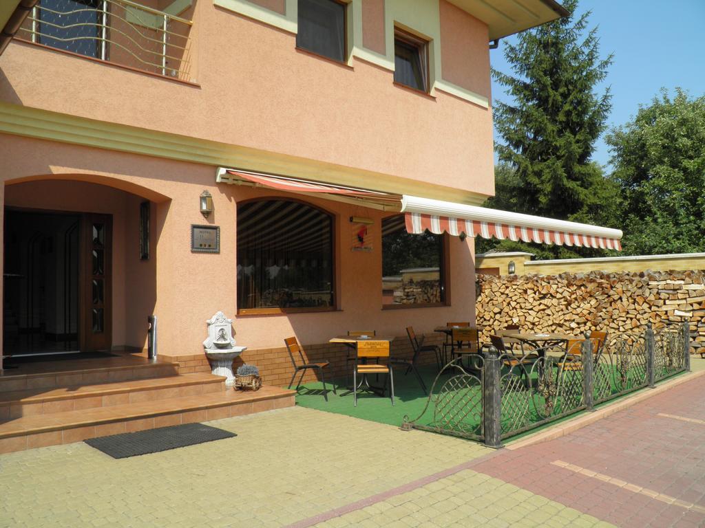 Magnat Hotel Mukacheve Exterior photo