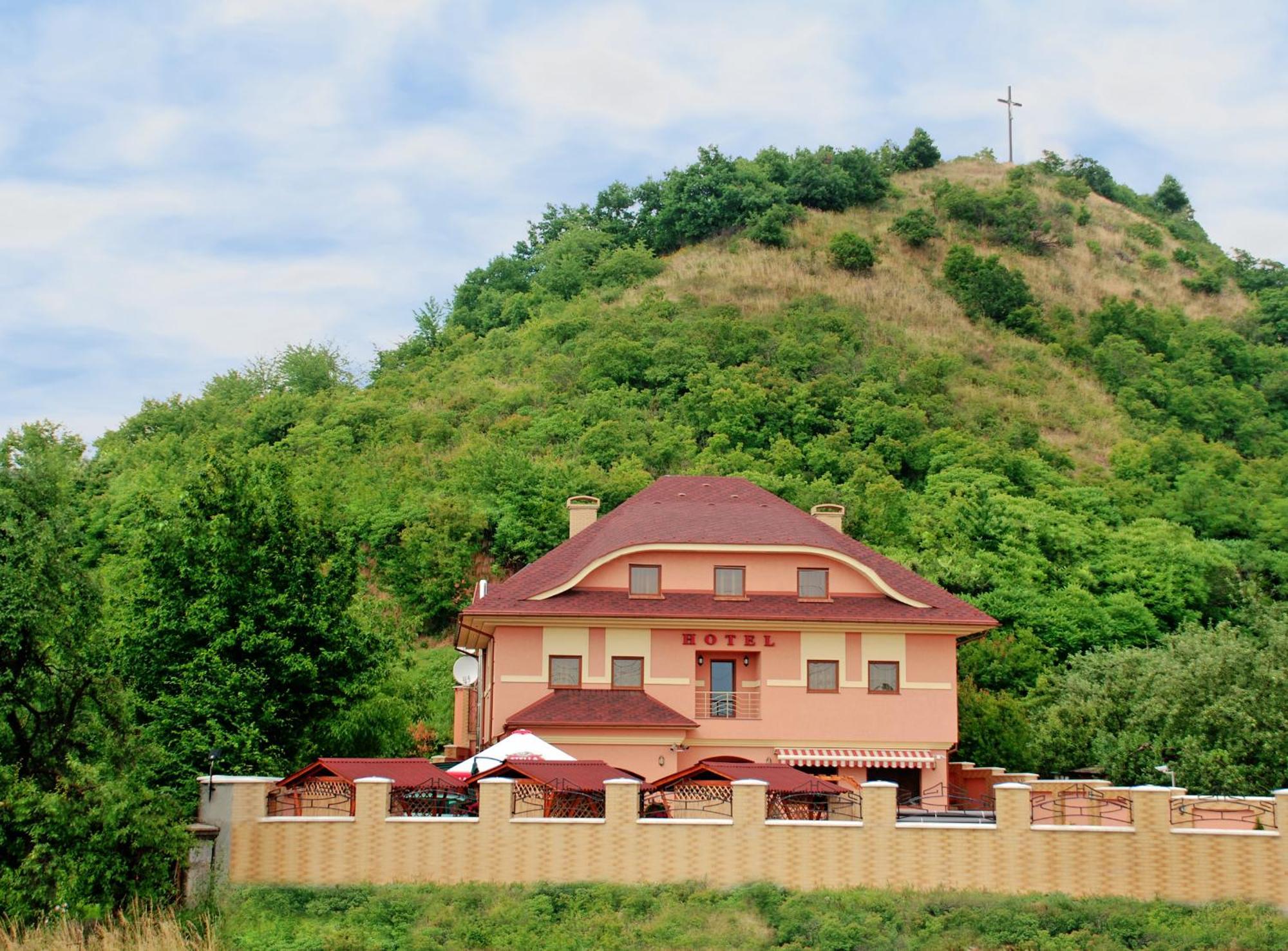 Magnat Hotel Mukacheve Exterior photo