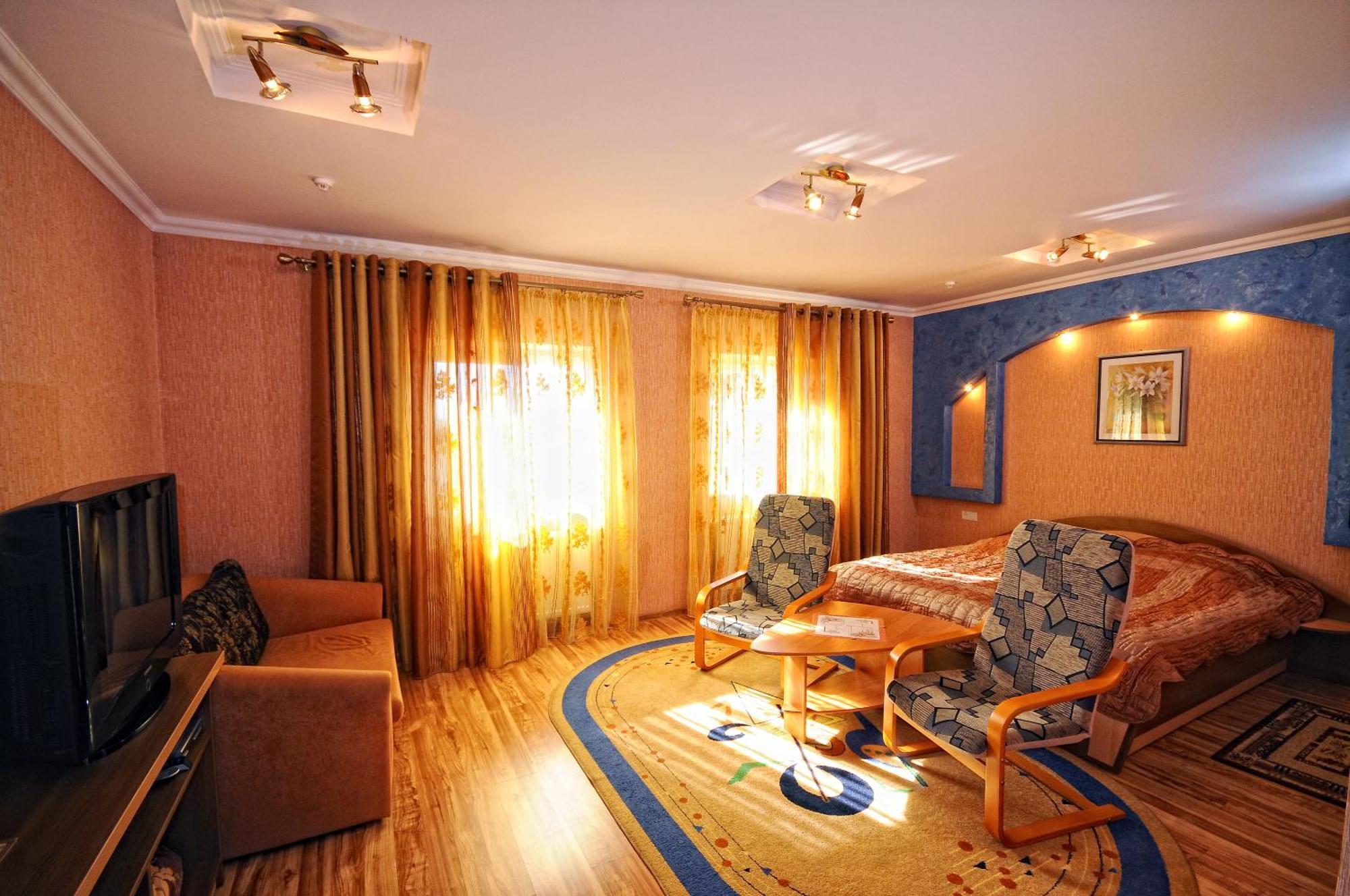 Magnat Hotel Mukacheve Exterior photo